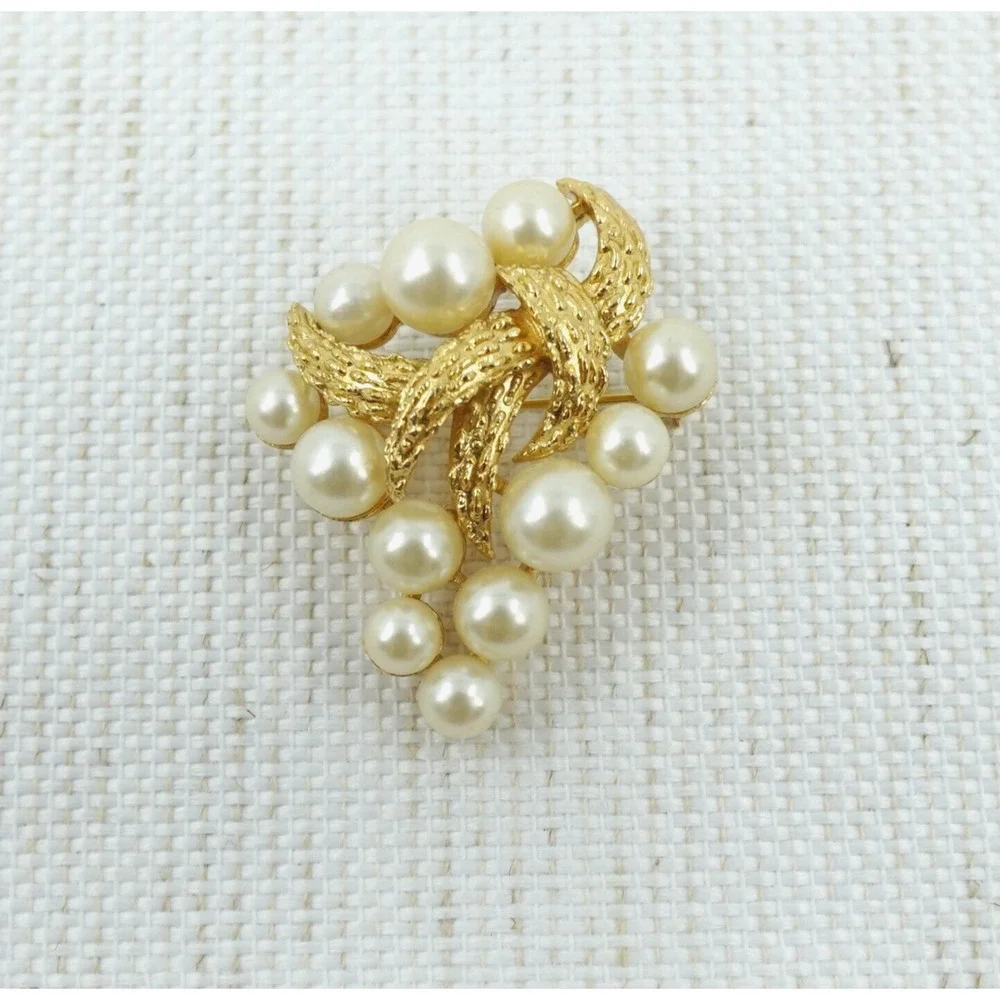 Trifari‎ Brooch Coral Tentacles Gold Tone Faux Pearl Under The Sea Signed